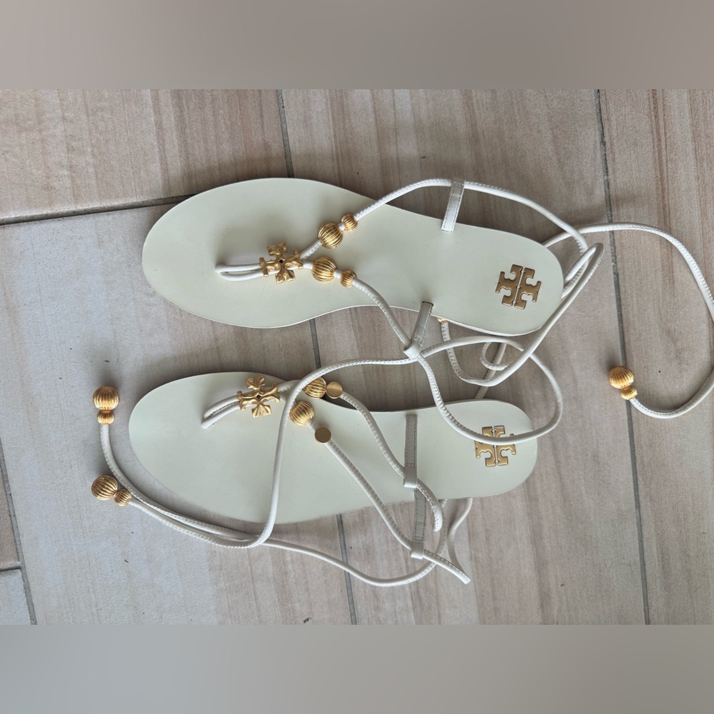 CAPRI FLAT LACE-UP SANDAL